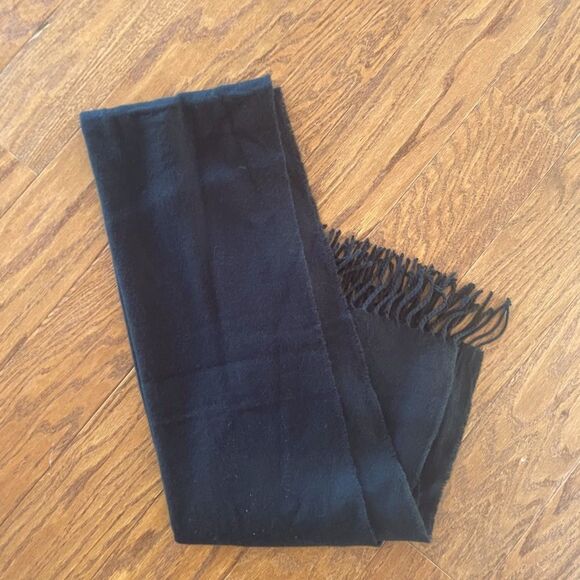 Black tassel scarf - Picture 4 of 4